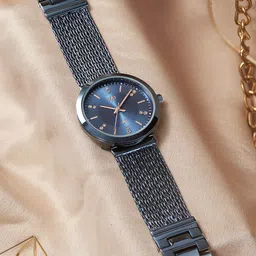 Fastrack Vyb Flare Women Bracelet Style Straps Analogue Watch FV60011QM01W-36