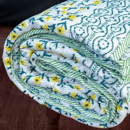 The Jaipur Wala Yellow & White Floral 120 GSM Double Bed Dohar-9