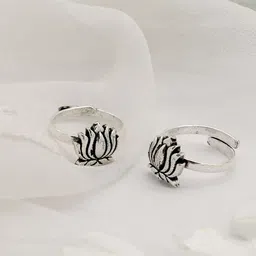 VENI Silver-Plated Oxidised Lotus Foot Toe Ring-48