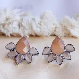 Ozanoo Floral Studs Earrings-37