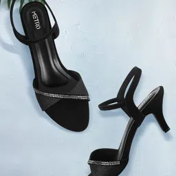 Metro Women Black Solid Sandals-22