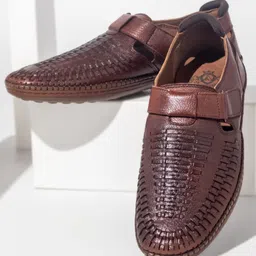 ATESBER by Inc.5 Men Textured Leather Shoe-Style Sandals-image-11