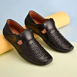 INVICTUS Men Black PU Shoe-Style Sandals-image-83