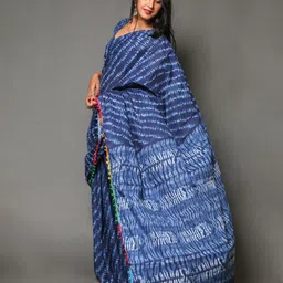 NIKHILAM Leheriya Printed Gotta Patti Mulmul Cotton Block Print Saree image 4