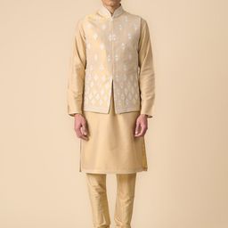 Tasva Men Kurta with Pyjama And Embroidered Nehru Jacket-19