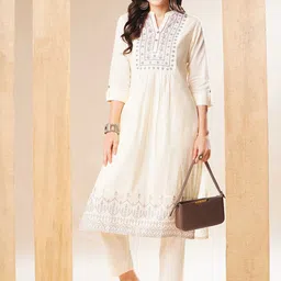 Globus Off White Floral Yoke Design Thread Work Pure Cotton A-Line Kurta With Trousers-picture-51
