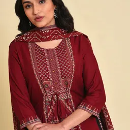 W Ethnic Motifs Printed A-Line Sequinned Kurta with Trousers & Dupatta image 2