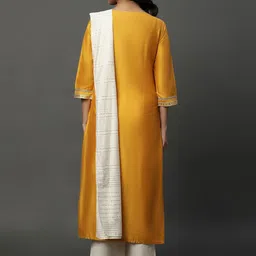 AURELIA Ethnic Motifs Printed Sequined Kurta With Palazzos & Dupatta image 5