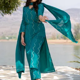 Label Shaurya Sanadhya Ethnic Motifs Embroidered Sequins Kurta With Trousers & Dupatta image 5
