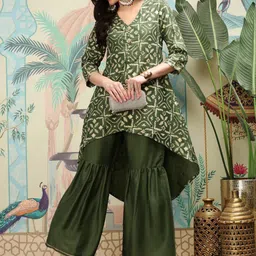 Ishin Geometric Printed V-Neck A-Line Kurta with Sharara-10