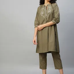 Modern Indian by CHEMISTRY Ethnic Embroidered Tie-Up Neck Pure Cotton Kurta with Trousers-picture-31