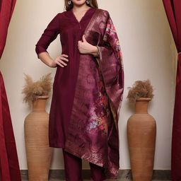 House of Pataudi V-Neck Three-Quarter Sleeves Chanderi Silk Kurta With Trousers & Dupatta-16
