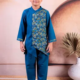 JUNITOS Boys Floral Printed Mandarin Collar Pure Cotton Straight Kurta With Trousers-image-14