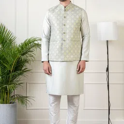 TheEthnic.Co Mandarin Collar Straight Kurta With Pyjamas & Jacket-image-3