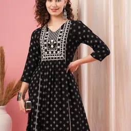 Globus Ethnic Motifs Printed Regular Kurta with Trousers-image-61