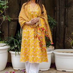 Rangeelo Floral Printed V-Neck Pure Cotton A-Line Kurta With Trousers & Dupatta-image-17