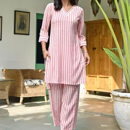 Lavanya The Label Women V-Neck Striped Pure Cotton Kurta With Trousers-picture-34