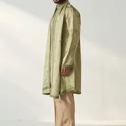STUDIO BAGECHAA Men Floral Embroidered Regular Thread Work Chanderi Silk Kurta with Trousers & With Dupatta image 4