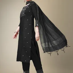 Anouk Ethnic Motifs Embroidered Thread Work Kurta With Trouser & Dupatta image 2