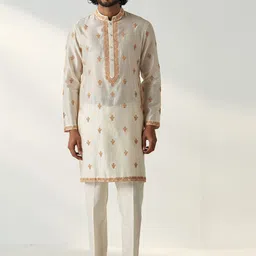 STUDIO BAGECHAA Men Floral Embroidered Regular Chanderi Silk Kurta with Trousers & With Dupatta image 4