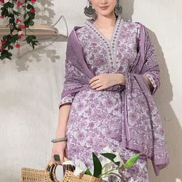 DORIYA Women Floral Printed Regular Thread Work Kurta with Trousers & With Dupatta-picture-0