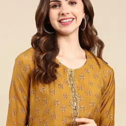 SHOWOFF Ethnic Motifs Printed Beads and Stones Dupion Silk Kurta with Trousers-6