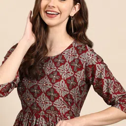 SHOWOFF Ethnic Motifs Printed A-Line Beads and Stones Kurta with Trousers-13