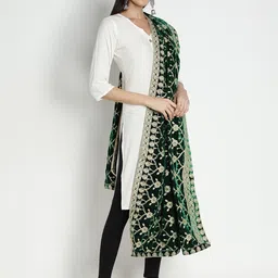 Moda Chales Ethnic Motifs Embroidered Zari Velvet Shawl image 5