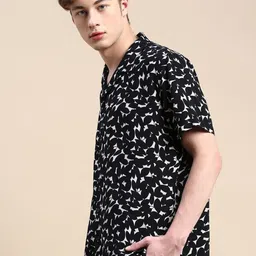 INVICTUS Club Slim Fit Abstract Printed Cuban Collar Monochrome Cotton Casual Shirt-image-32