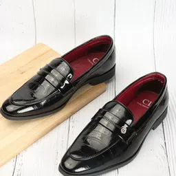 Carlton London Men Textured Lightweight Slip-On Shoes-image-79