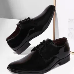 FAUSTO Men Black Solid Patent Leather Derby Shoes-image-99
