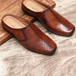 HikBi Men Textured Leather Anti-Skid Stability Clogs-picture-11