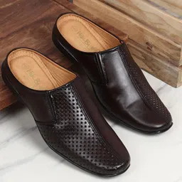 HikBi Men Textured Leather Anti-Skid Stability Clogs-picture-9