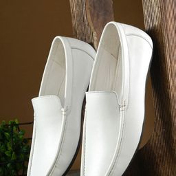 The Roadster Lifestyle Co. Men White Textured Lightweight Driving Shoes-image-55