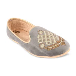DESI COLOUR Men Embroidered Velvet Mojaris-14