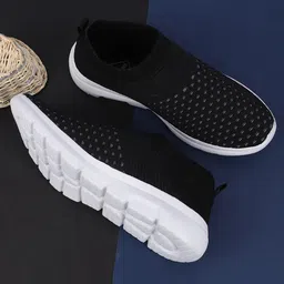 TPENT Men Black Mesh Running Non-Marking Shoes image 3