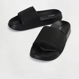 max Men Textured Sliders image 5