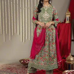 Varanga Women Green Pure Cotton Floral Printed Gotta Patti Kurta with Trousers & Dupatta-picture-21