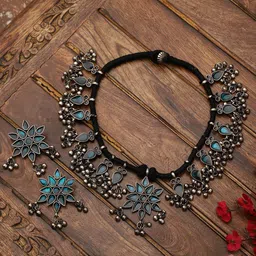 VENI Silver-Plated Stone-Studded & Ghungroo Jewellery Set-image-8