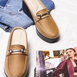 THE WHITE POLE Flatform Heel Mules-32