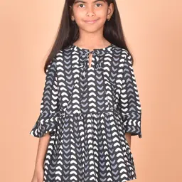 misbis Girls Geometric Print Tie Up Neck Cotton Top-picture-5