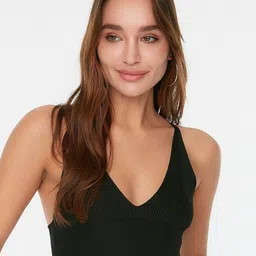 Trendyol V-Neck Shoulder Straps Crop Fitted Top-picture-55
