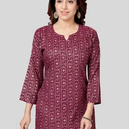 Saree Swarg Burgundy & Pink Geometric Printed Kurti-picture-3