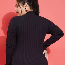 SASSAFRAS Curve Plus Size Black Knitted Rib Front Zipper Fitted Top image 5