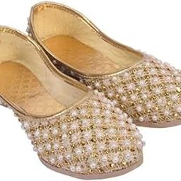 Niharika Women Golden Jutti-image-11