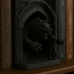 Fierce-Werewolf-bookend-Midnight-Black-Gothic-Shelf-Decor-image-25