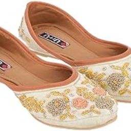 Women Punjabi Embroidery Jutti with Beautiful Design-image-81