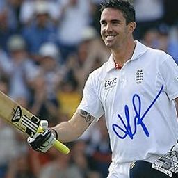 5x7 Inches Original Autographed Photo of English Cricketer Kevin Pietersen-image-91