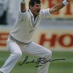 5x7 Inches Original Autographed Photo of New Zealand Cricketer Richard Hadlee-image-65