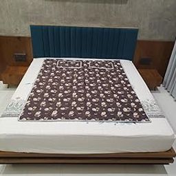 BIO Magnetic Mattress Protector with 2 Pillow (5X6 feet) Brown-image-74